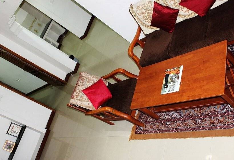 Hotel Alps Residency