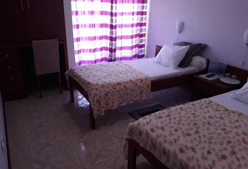 تختخواب و صبحانه Yria Residencial