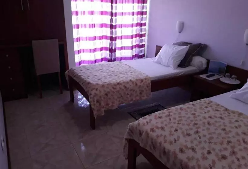تختخواب و صبحانه Yria Residencial