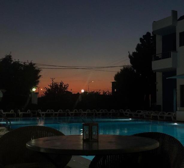 בית מלון כפרי Athina