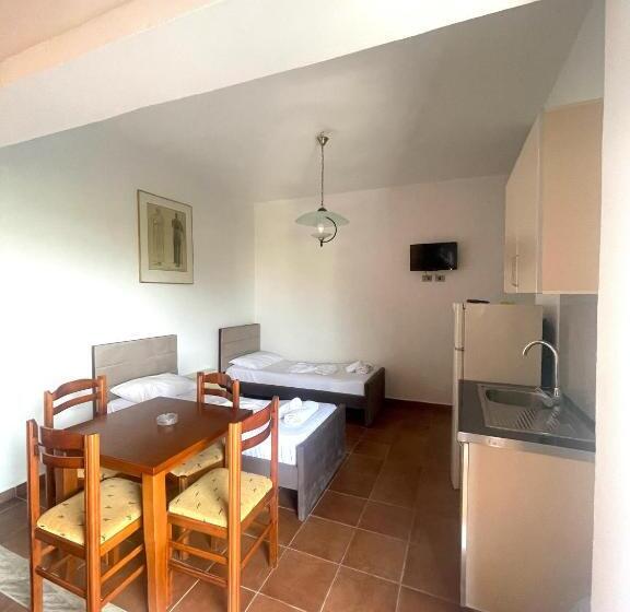 בית מלון כפרי Athina