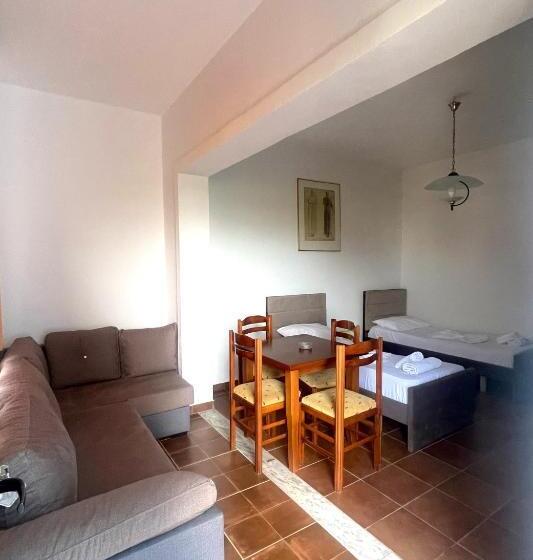 בית מלון כפרי Athina