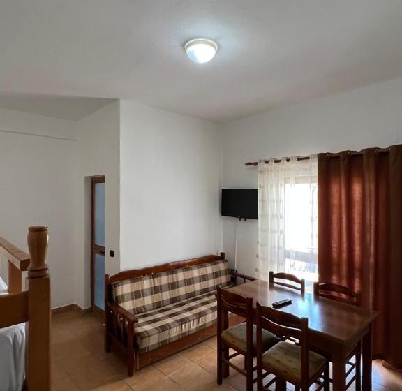 בית מלון כפרי Athina