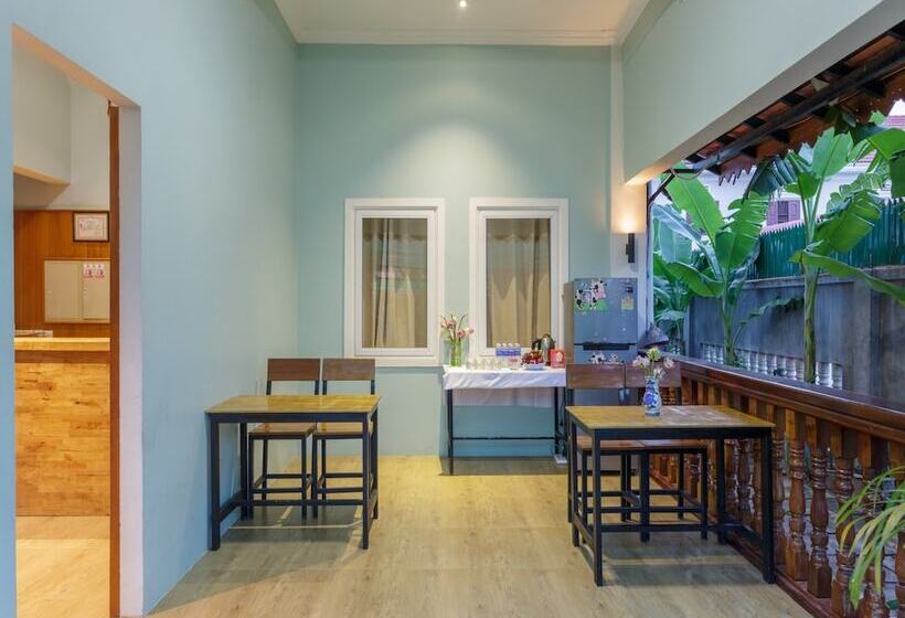 هتل Emily And Nana Lodge