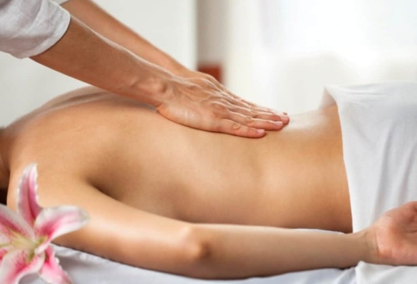 هتل Emily And Nana Lodge