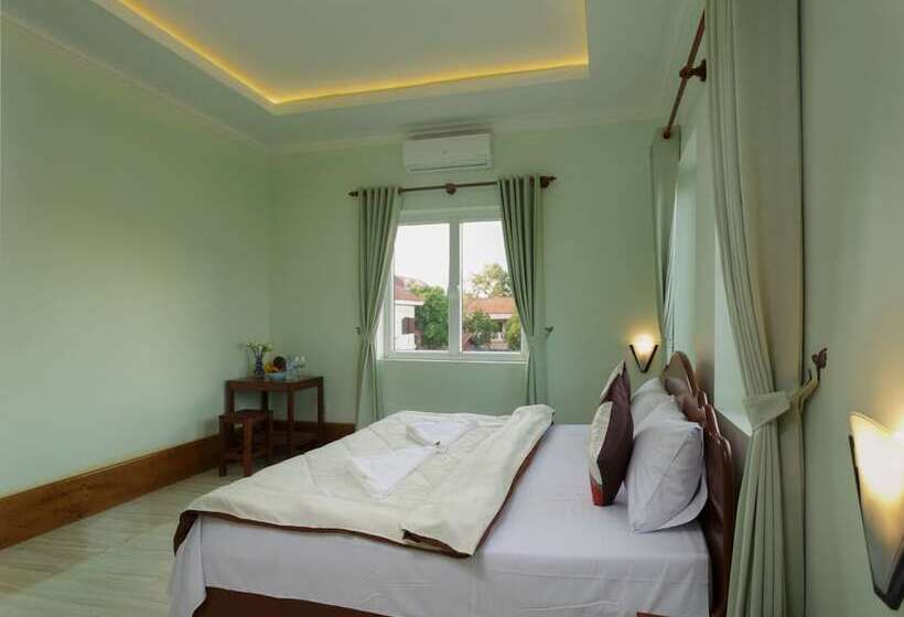 هتل Emily And Nana Lodge