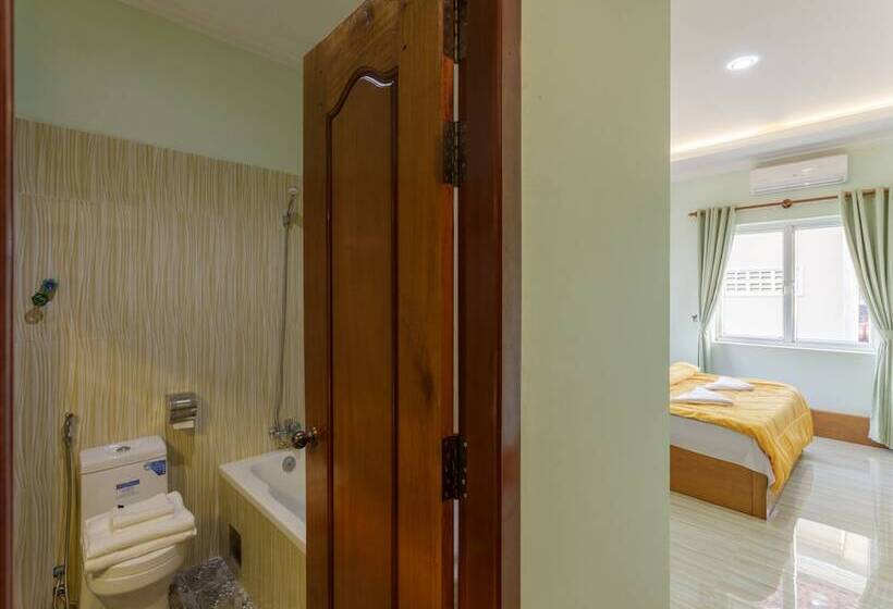 هتل Emily And Nana Lodge