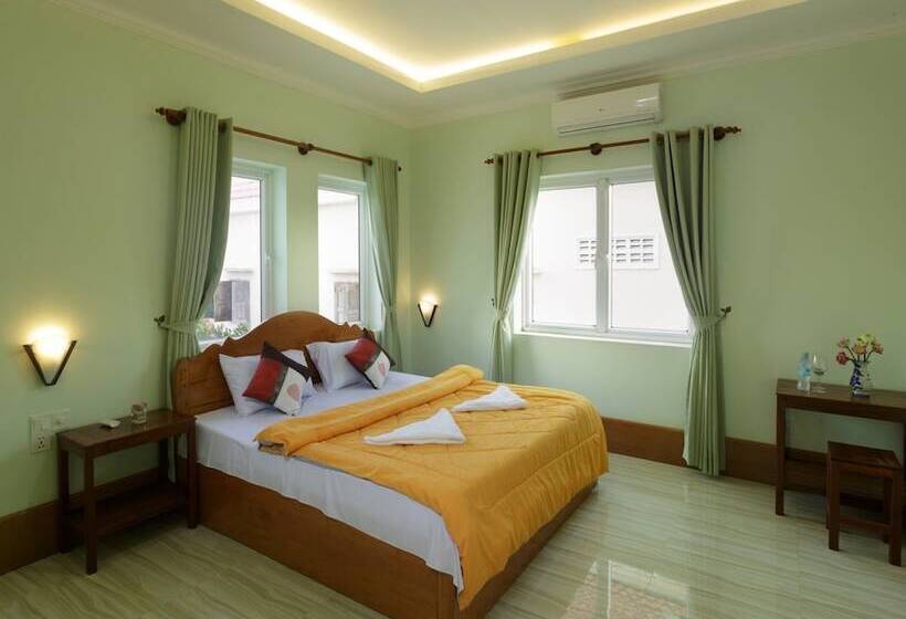 هتل Emily And Nana Lodge