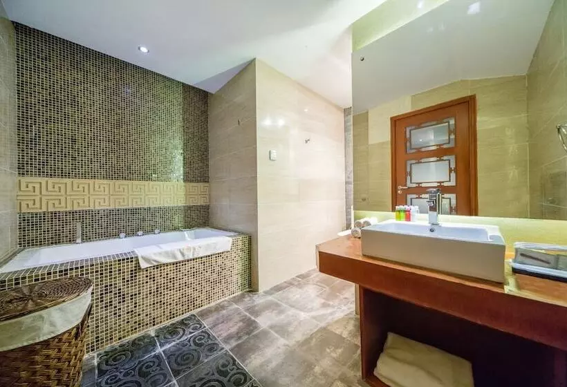 Hotelli Lijiang Bairui Vacation