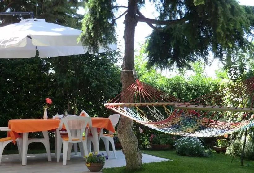 تختخواب و صبحانه Il Giardino Di Alisa