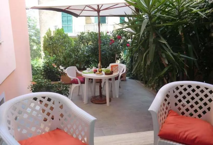تختخواب و صبحانه Il Giardino Di Alisa