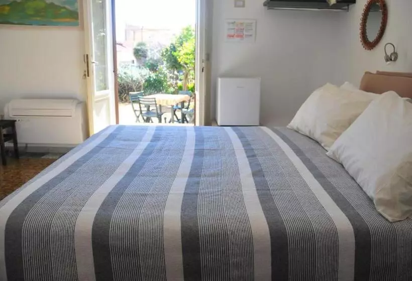 تختخواب و صبحانه Il Giardino Di Tatiana Rooms & Breakfast