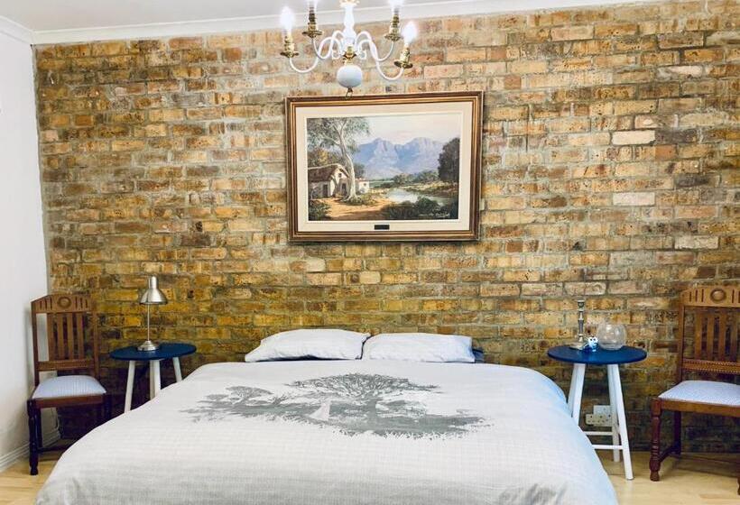 تختخواب و صبحانه The Little Hideaway Guesthouse