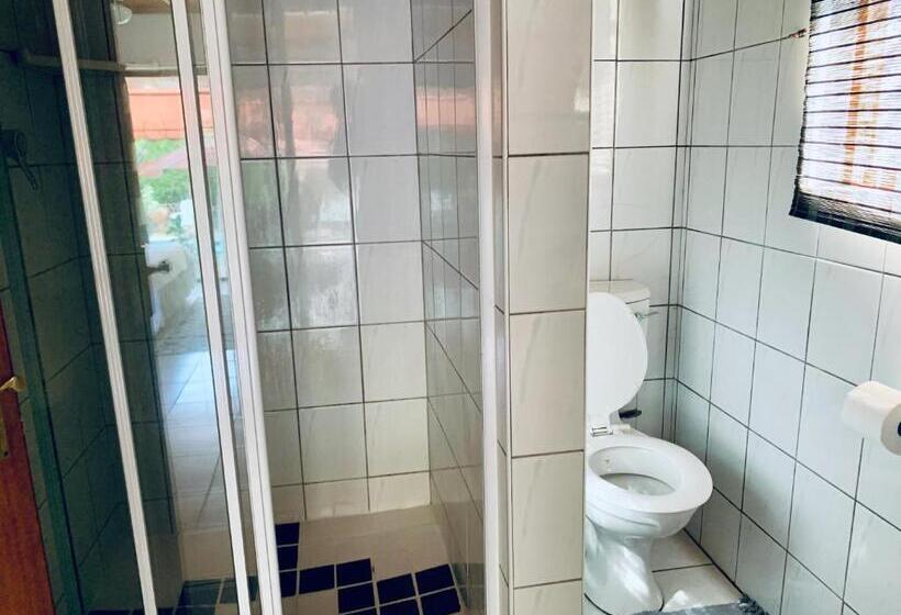 تختخواب و صبحانه The Little Hideaway Guesthouse