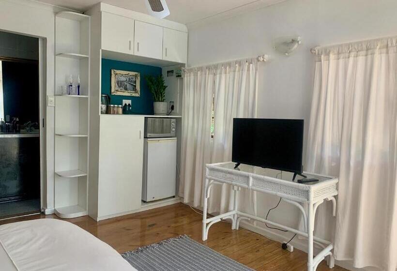 تختخواب و صبحانه The Little Hideaway Guesthouse