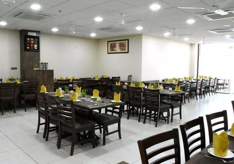 7 Apple Hotel, Vadodara