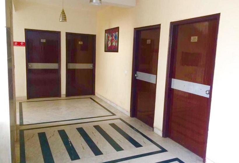 בית מלון כפרי Niketan Mezbaan Suites