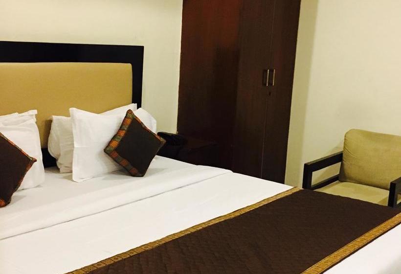 בית מלון כפרי Niketan Mezbaan Suites