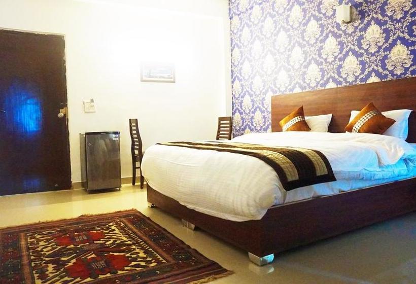 בית מלון כפרי Niketan Mezbaan Suites