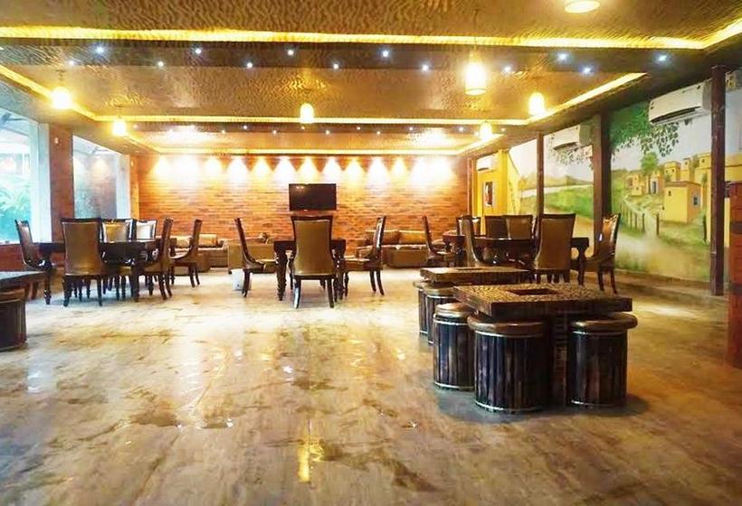 בית מלון כפרי Niketan Mezbaan Suites