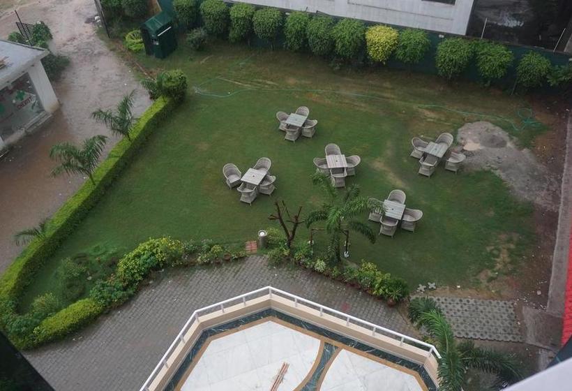 בית מלון כפרי Niketan Mezbaan Suites