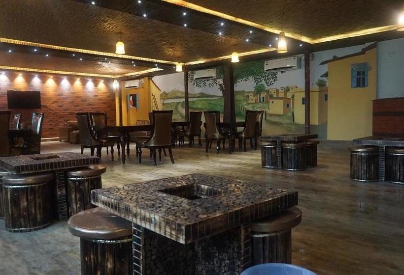 בית מלון כפרי Niketan Mezbaan Suites