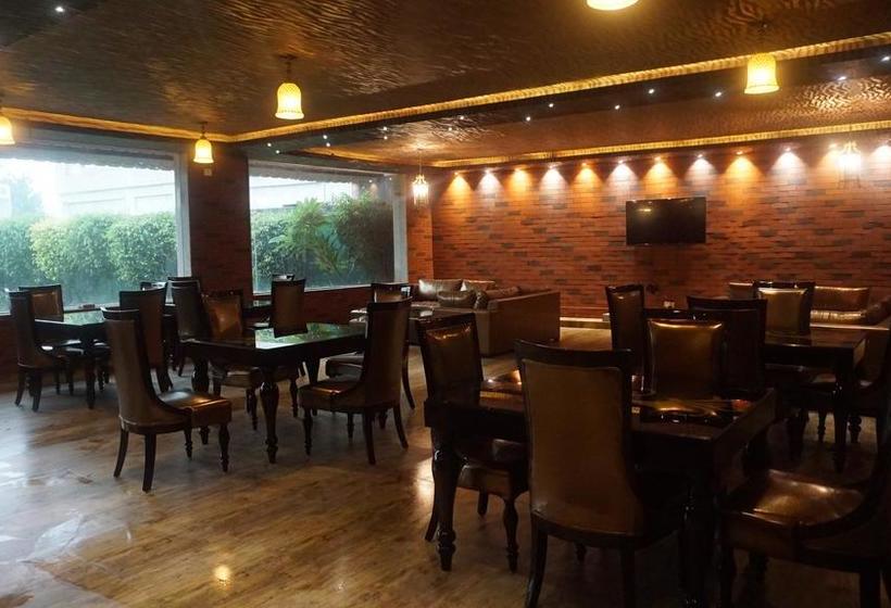 בית מלון כפרי Niketan Mezbaan Suites