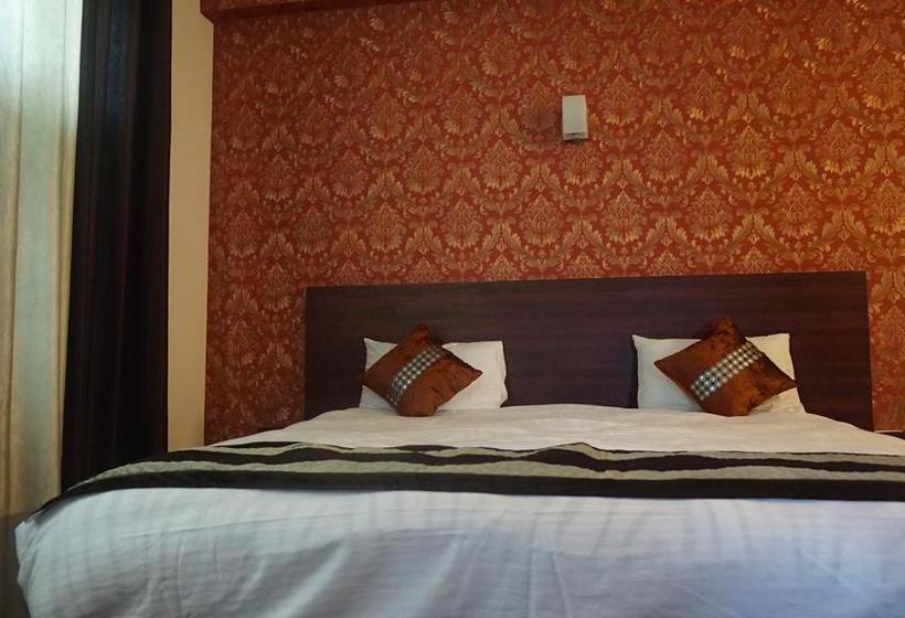 בית מלון כפרי Niketan Mezbaan Suites