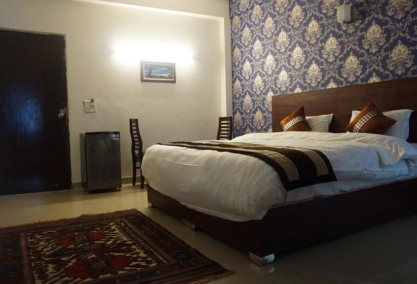 בית מלון כפרי Niketan Mezbaan Suites