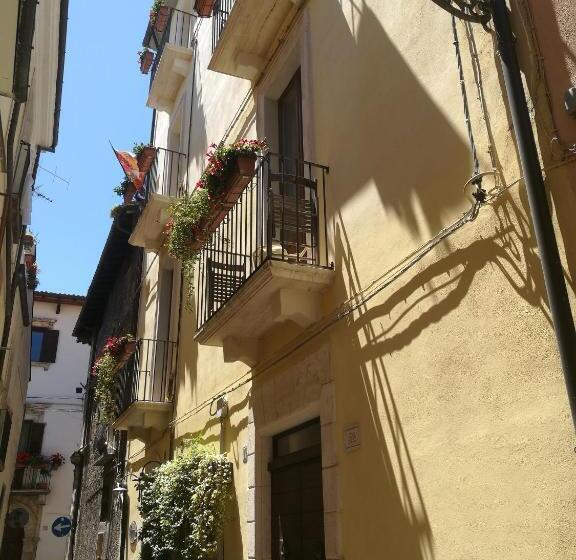 مبيت وإفطار Legacy