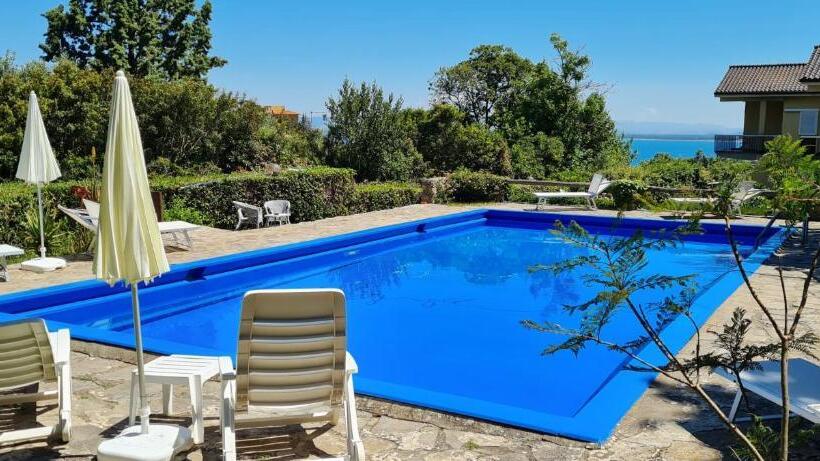 Bed and Breakfast Navarro Hill Resort