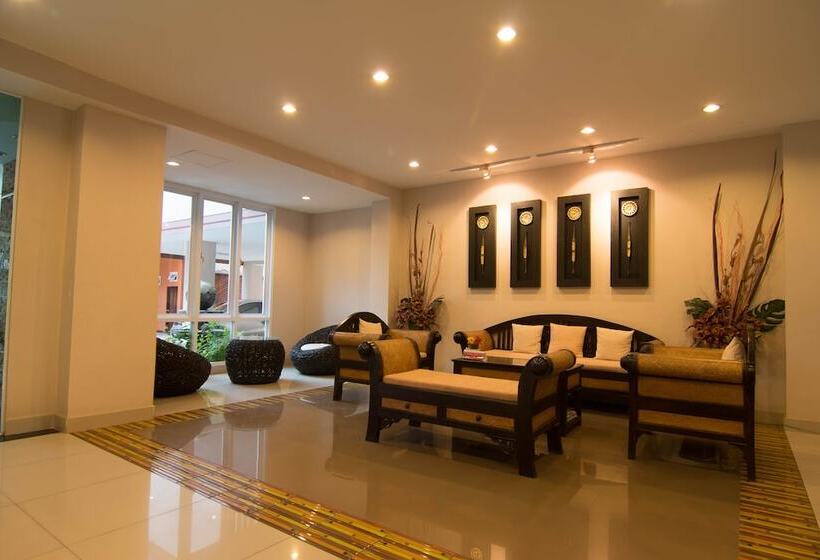 هتل At Home At Udon