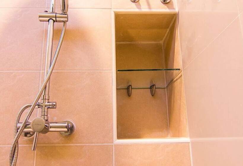 هتل At Home At Udon