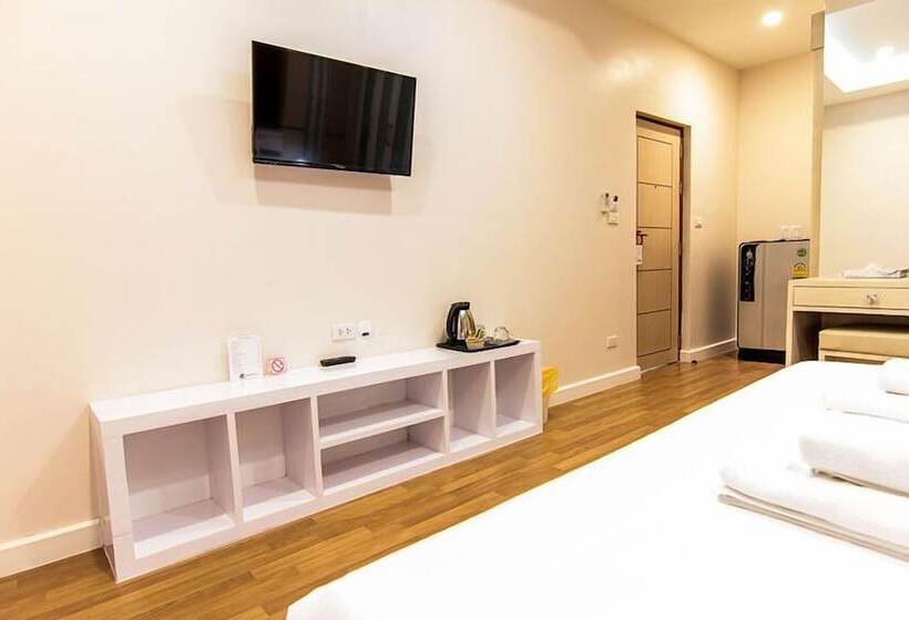 هتل At Home At Udon