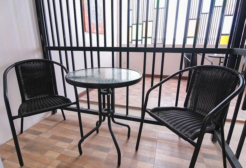 هتل At Home At Udon