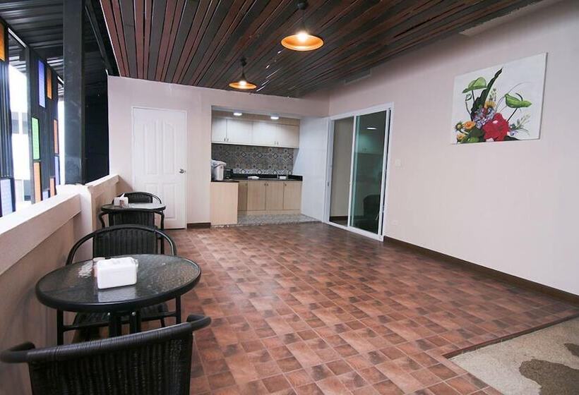 هتل At Home At Udon