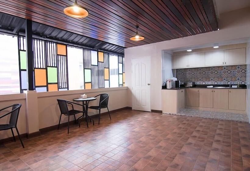 هتل At Home At Udon