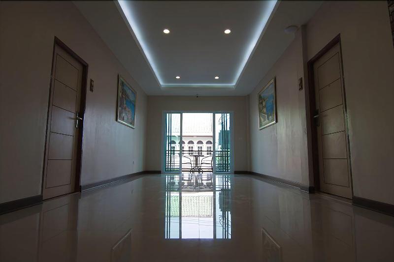 هتل At Home At Udon