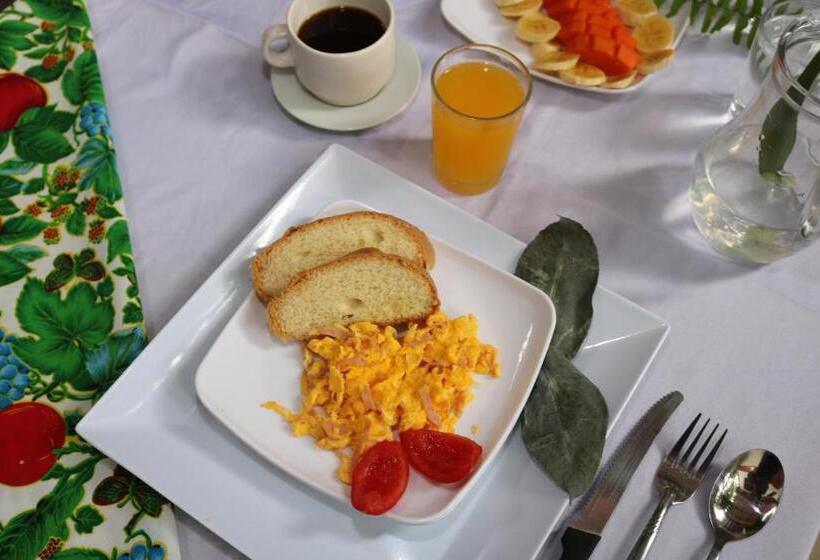 هتل Colonial   Honda