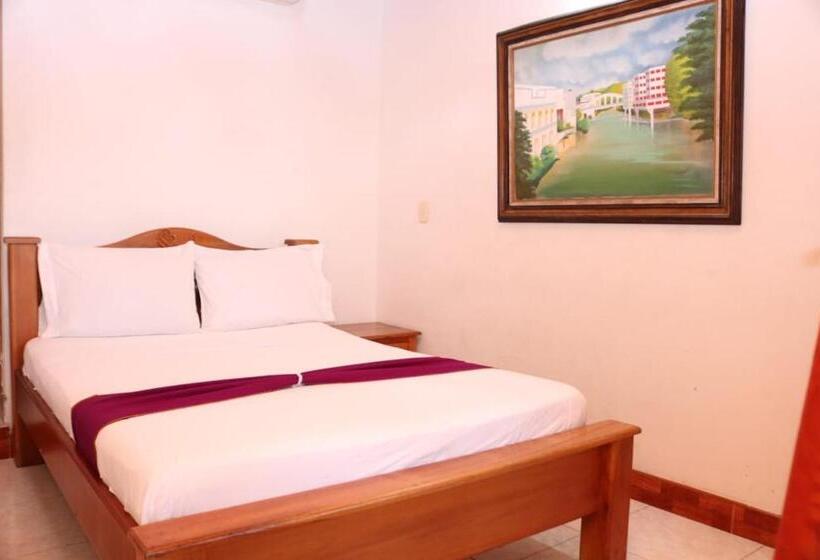 هتل Colonial   Honda