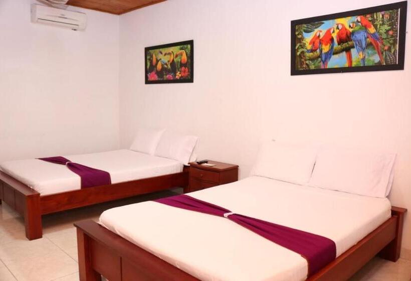 هتل Colonial   Honda