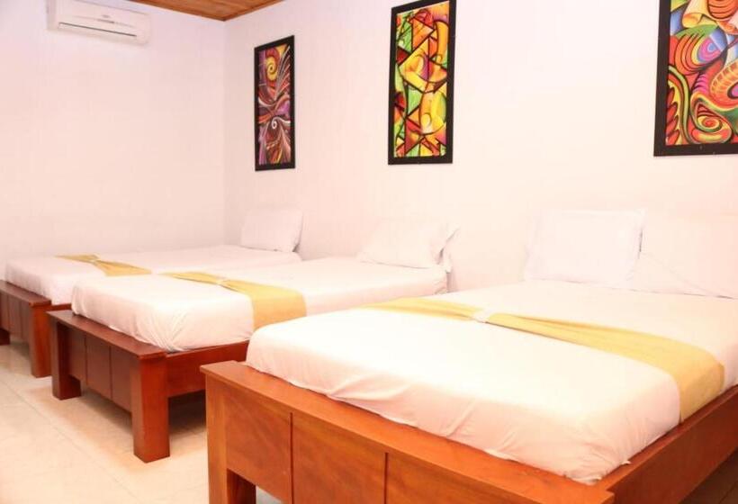 هتل Colonial   Honda