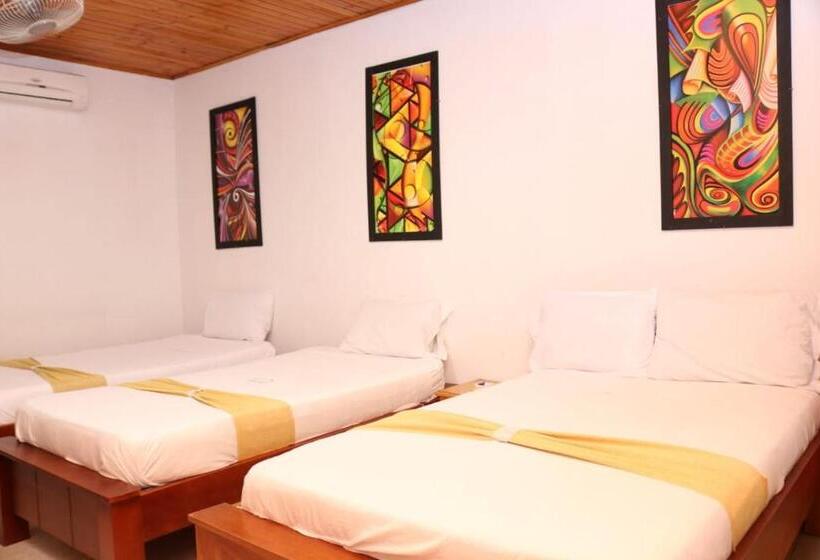 هتل Colonial   Honda