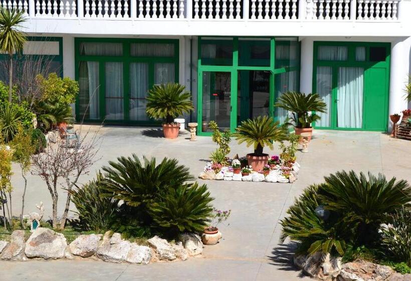 בית מלון כפרי Falco D'oro