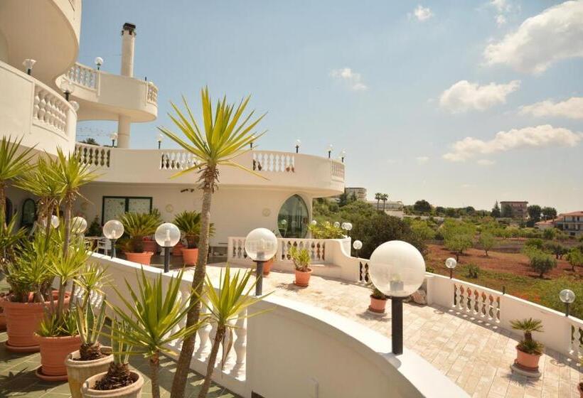 בית מלון כפרי Falco D'oro