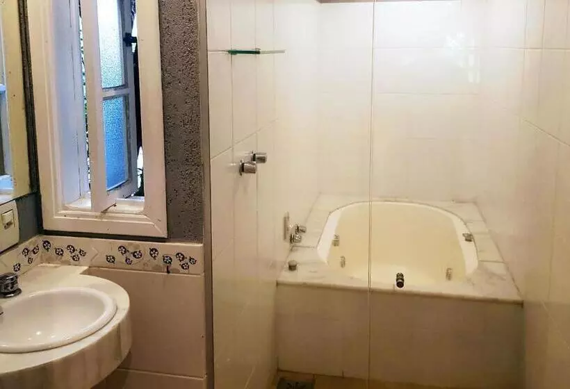 Hotelli Pousada Quinta Da Jade