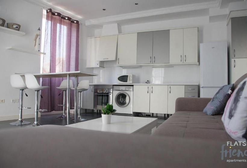 Flats Friends Torres Quart