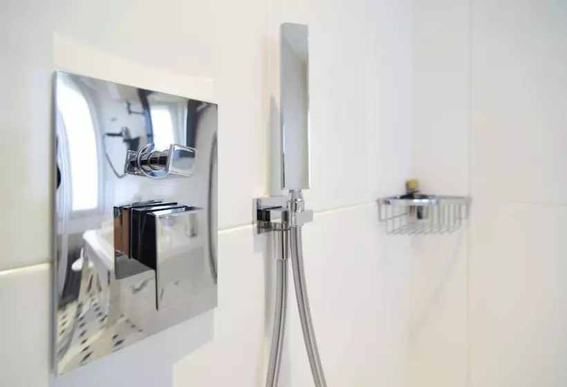 مسافرخانه Suite Milano Duomo