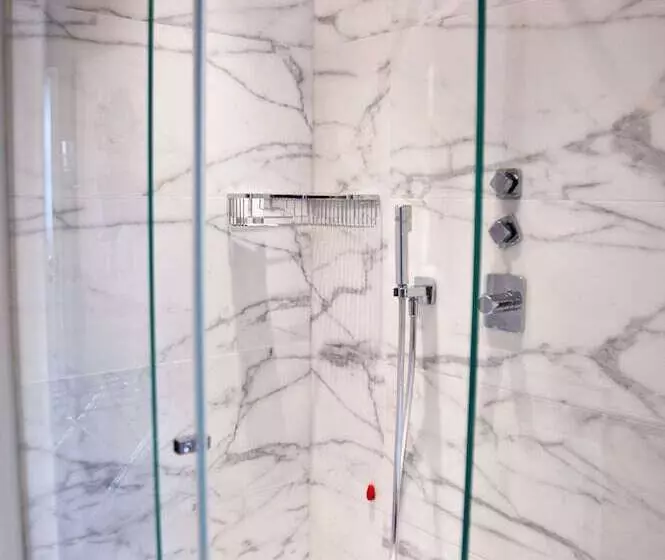 مسافرخانه Suite Milano Duomo