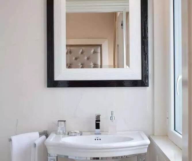 مسافرخانه Suite Milano Duomo